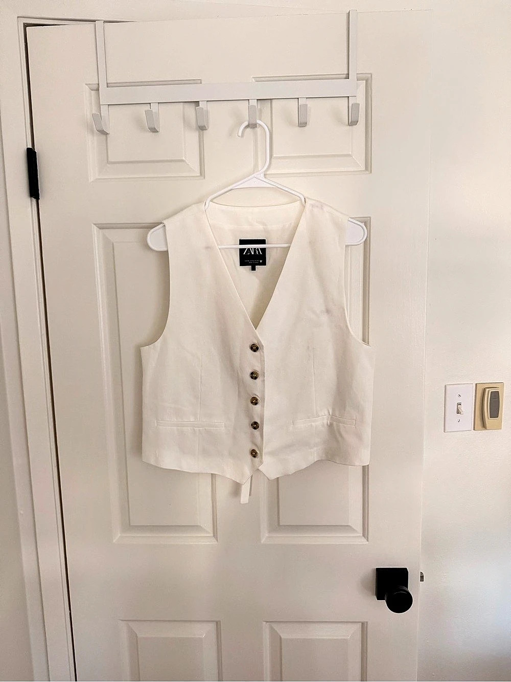 Zara Button Front Vest in White Size Medium Like New